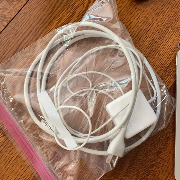 13’’ MacBook Air with charger - Picture 3 of 3